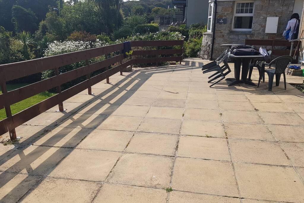 St Ives Apartment Private Parking With Garden 10 Minute Walk Into Town And Beach Dış mekan fotoğraf